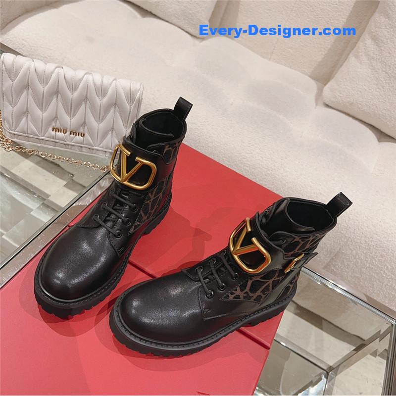 Va1e*ntin0 v-buckle martin boots