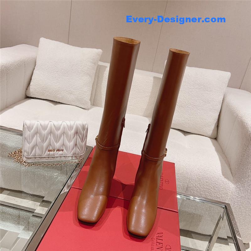 Va1e*ntin0 v buckle high nude boots