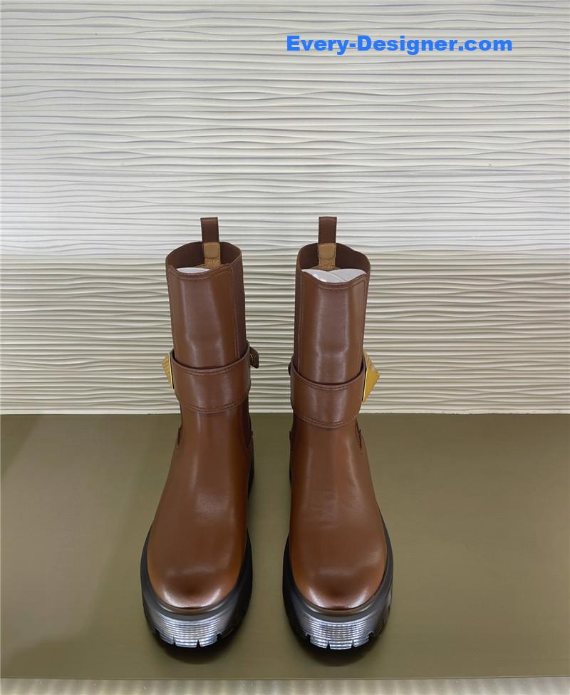 Va1e*ntin0 hardware v-buckle boots