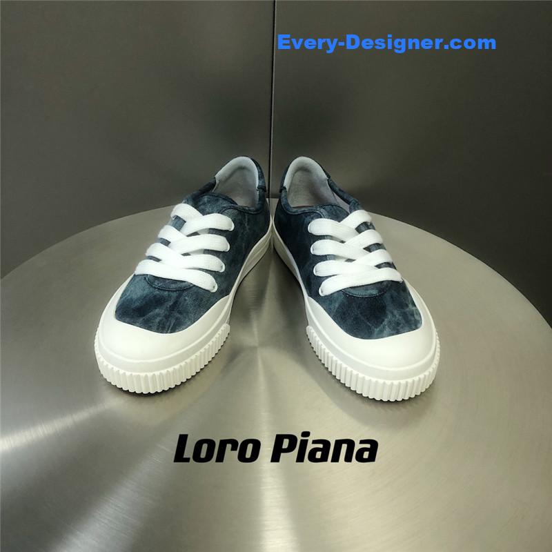 L0r0 P1ana new white shoes