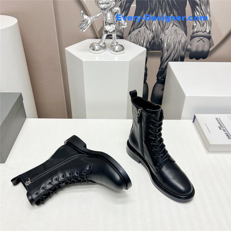 Ba1en*iaga round toe buttoned boots