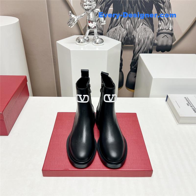 Va1e*ntin0 round toe hollow buckle boots