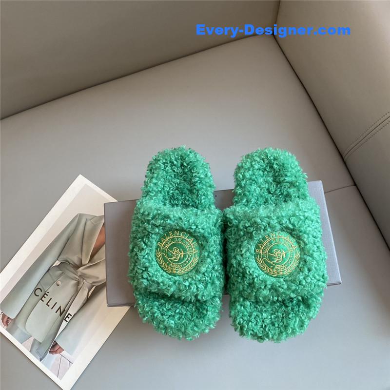 Ba1en*iaga autumn and winter new embroidered fur slippers