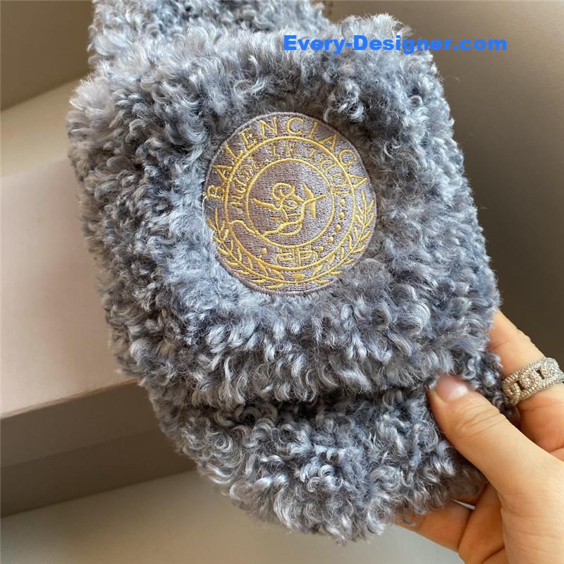 Ba1en*iaga autumn and winter new embroidered fur slippers