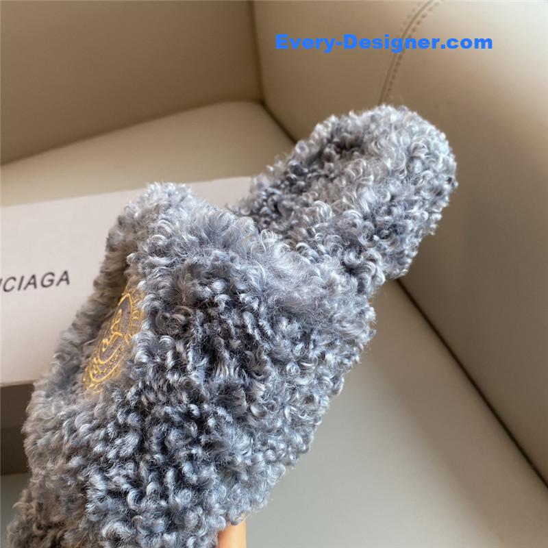 Ba1en*iaga autumn and winter new embroidered fur slippers