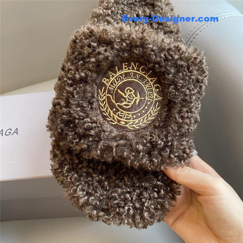 Ba1en*iaga autumn and winter new embroidered fur slippers