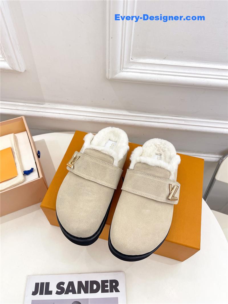 l0vis Vvtt0n lv bread mules wool slippers