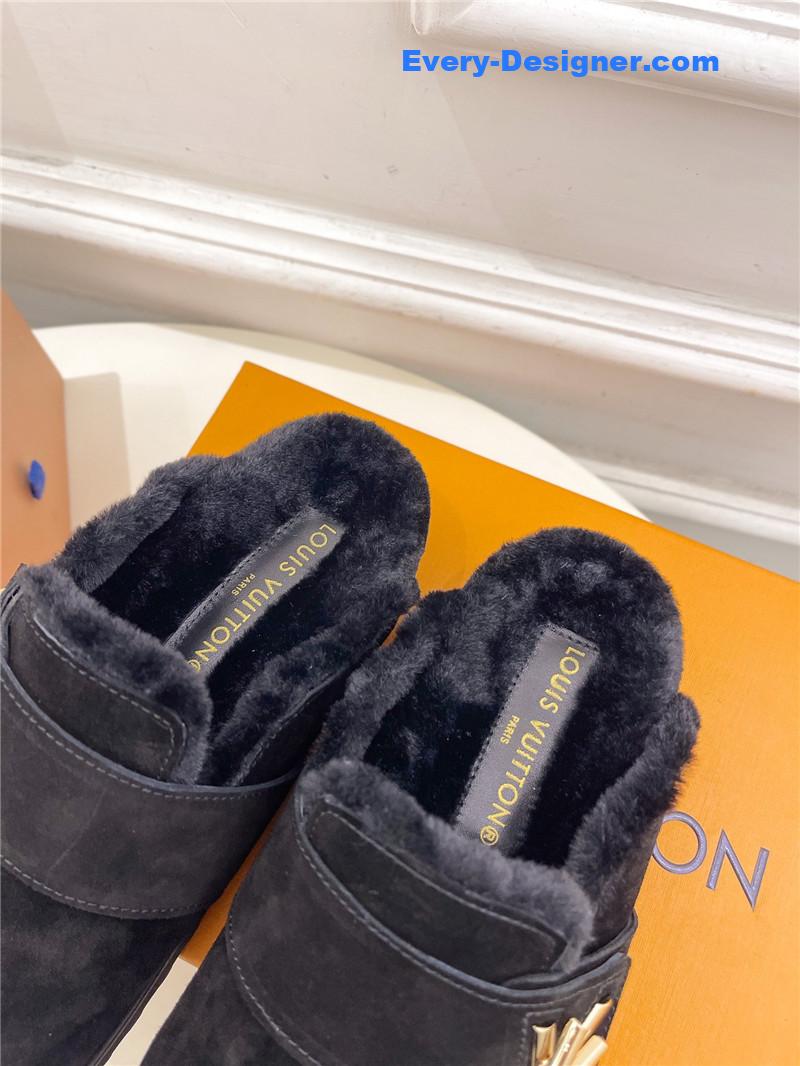 l0vis Vvtt0n lv bread mules wool slippers