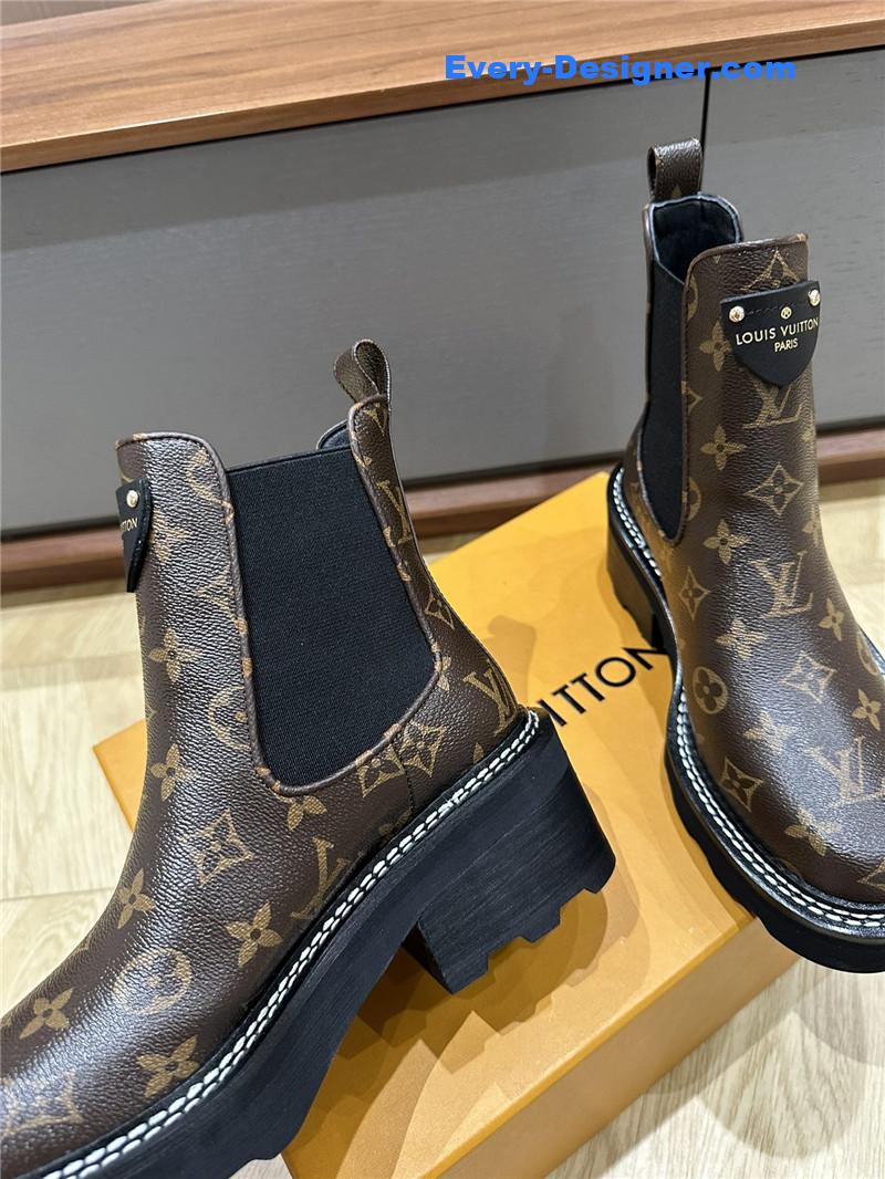 l0vis Vvtt0n lv classic elastic and nude boots