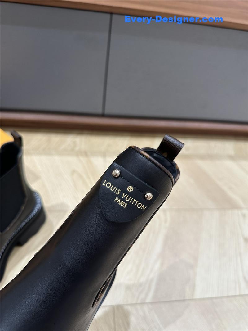 l0vis Vvtt0n lv classic elastic and nude boots