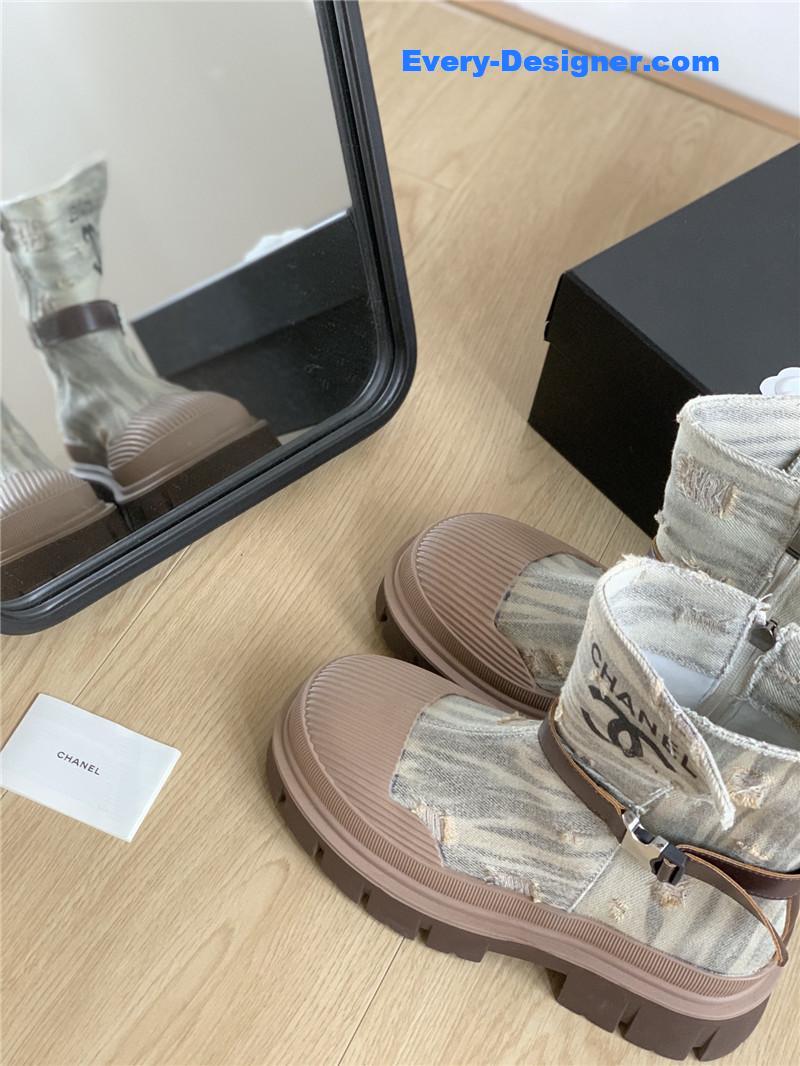 CC hidden canvas boots