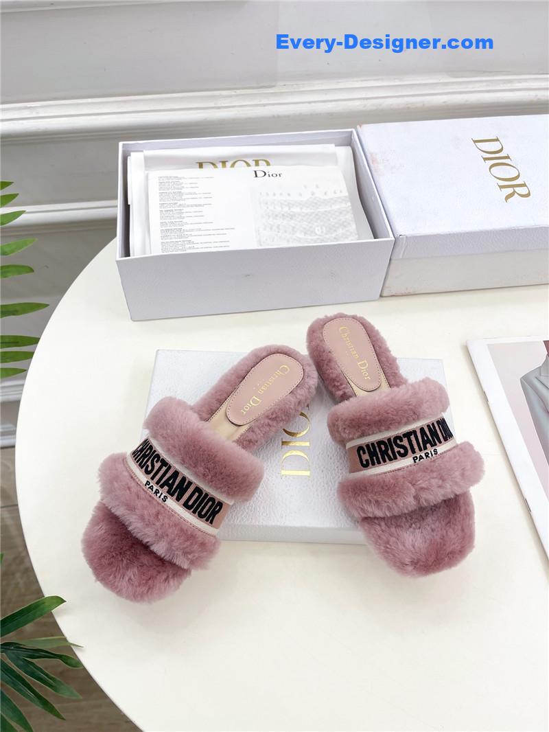D10r classic embroidered wool slippers