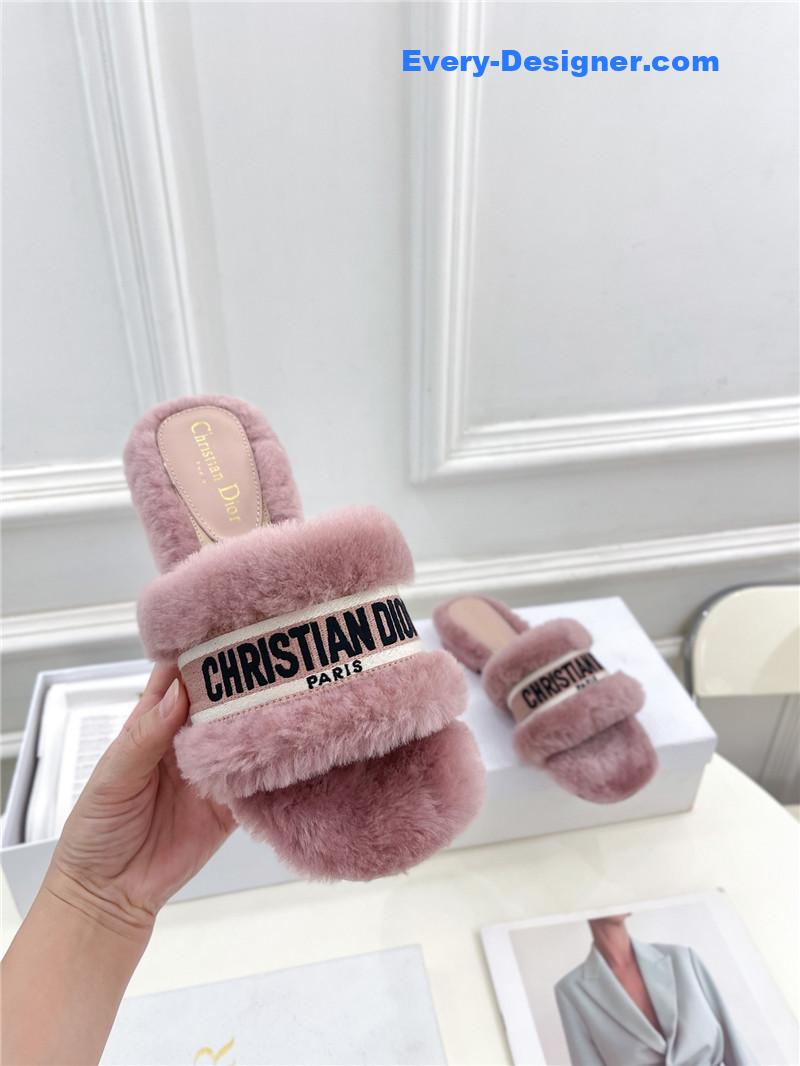 D10r classic embroidered wool slippers