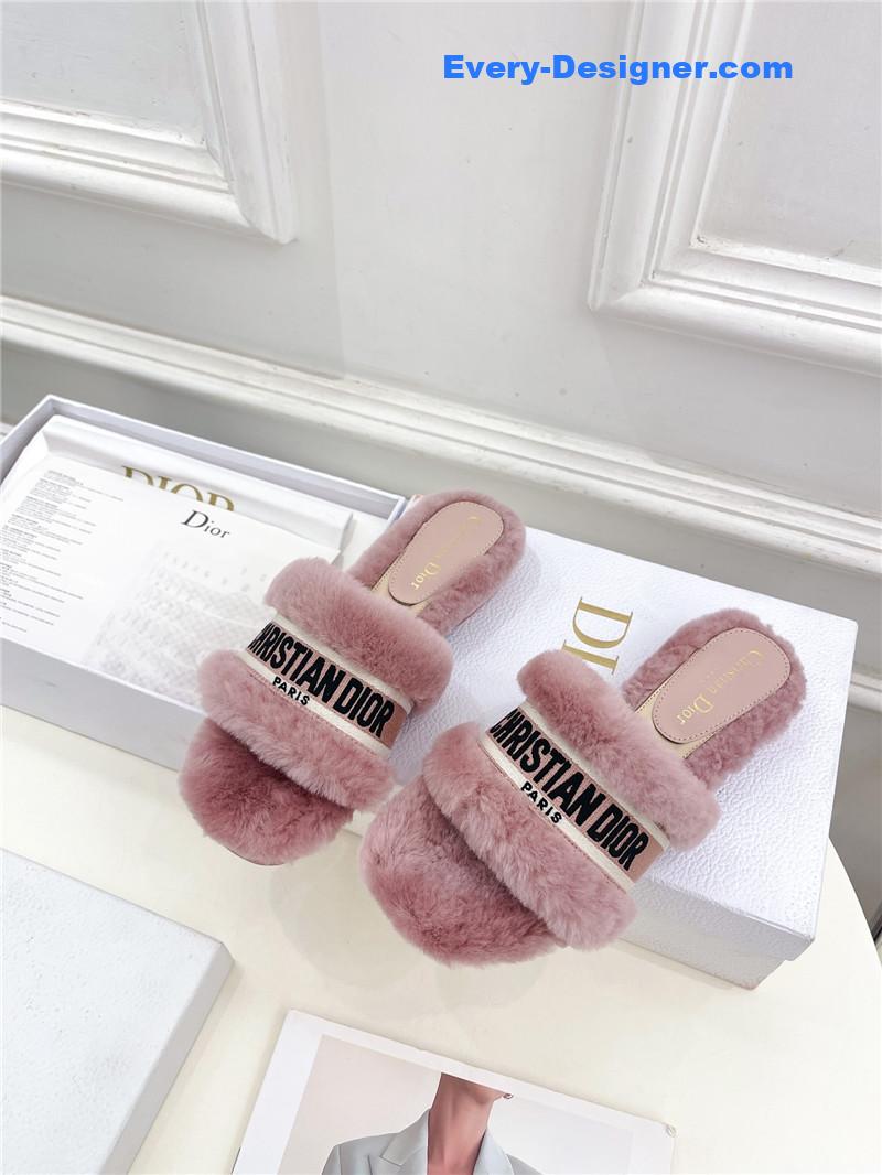 D10r classic embroidered wool slippers