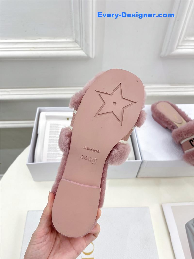 D10r classic embroidered wool slippers