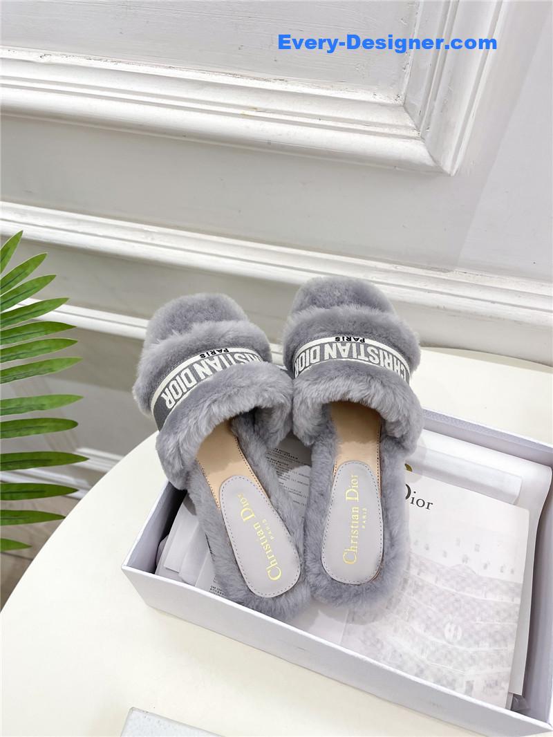 D10r classic embroidered wool slippers