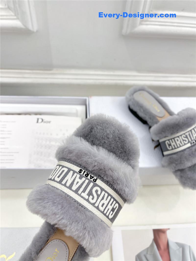 D10r classic embroidered wool slippers