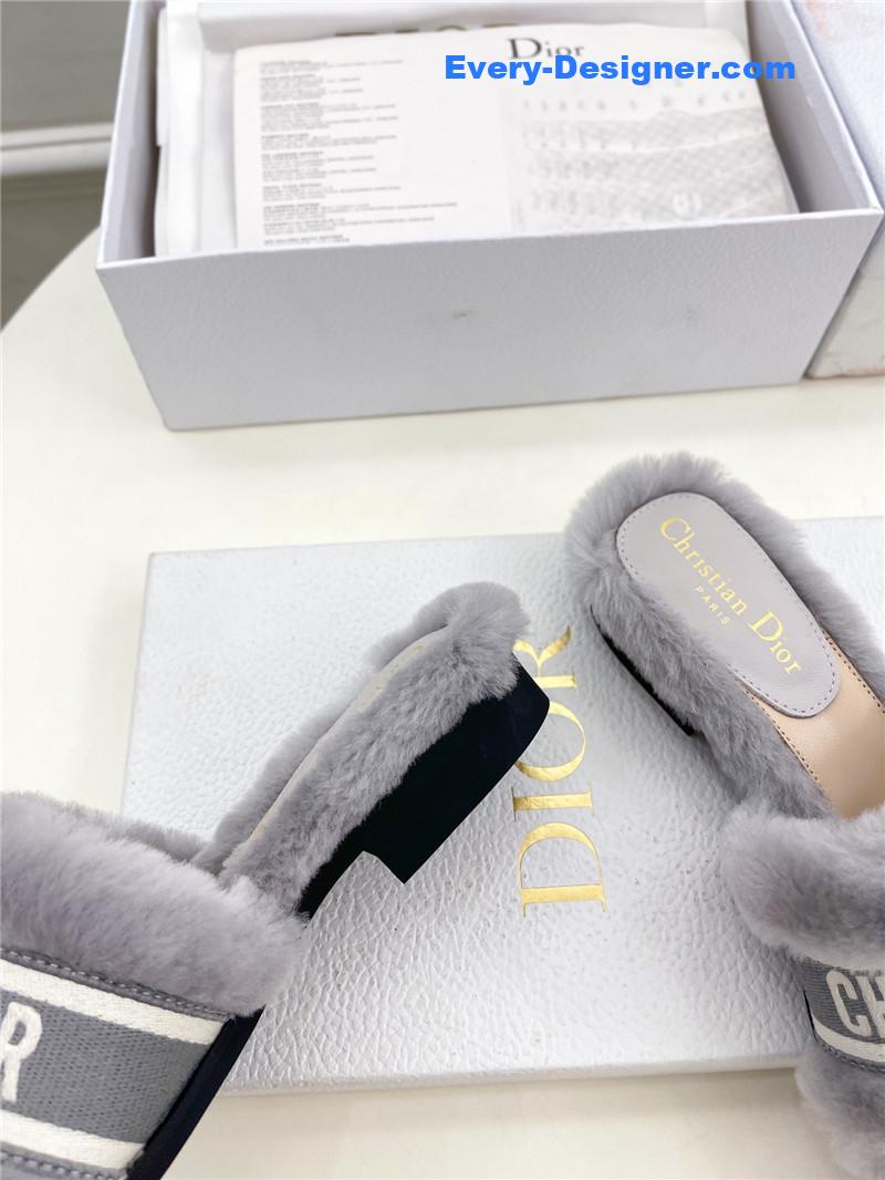 D10r classic embroidered wool slippers