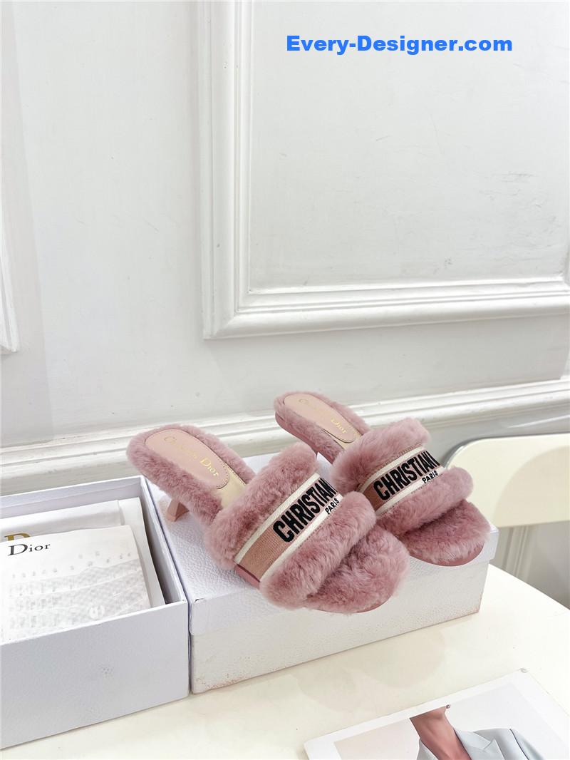 D10r classic embroidered wool slippers