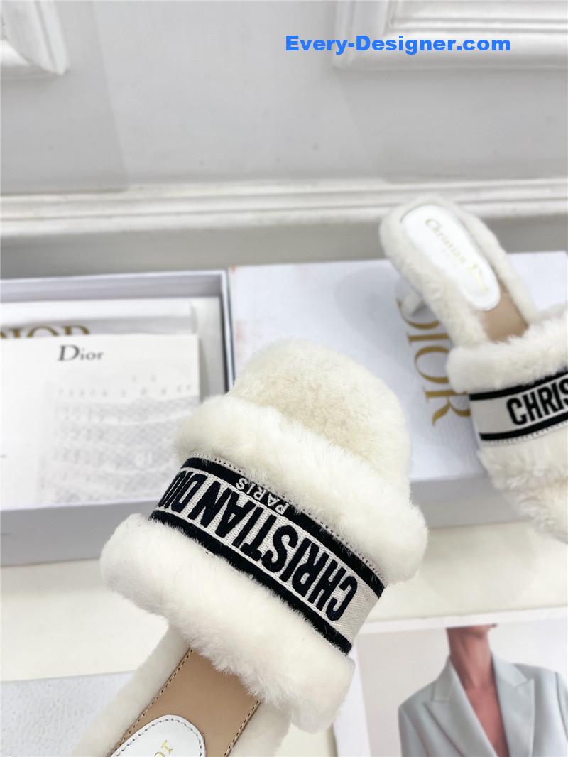 D10r classic embroidered wool slippers