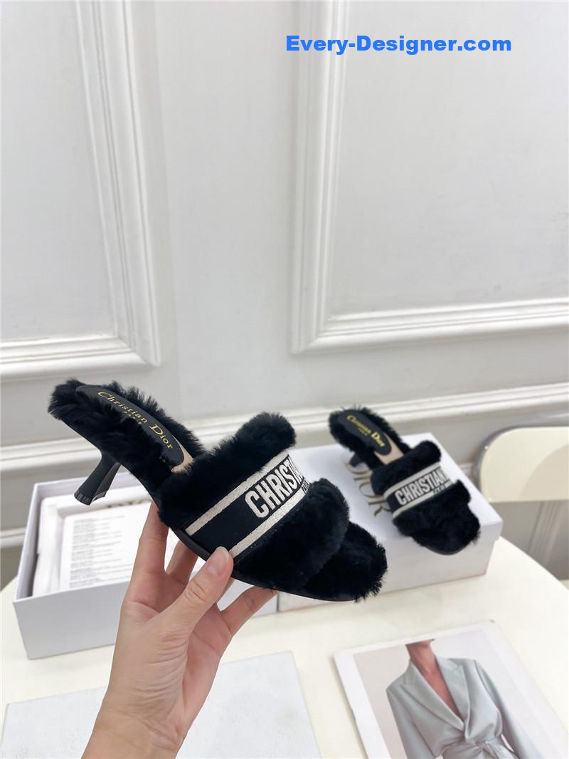 D10r classic embroidered wool slippers