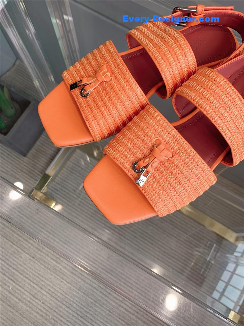 L0r0 P1ana’s new flat sandals