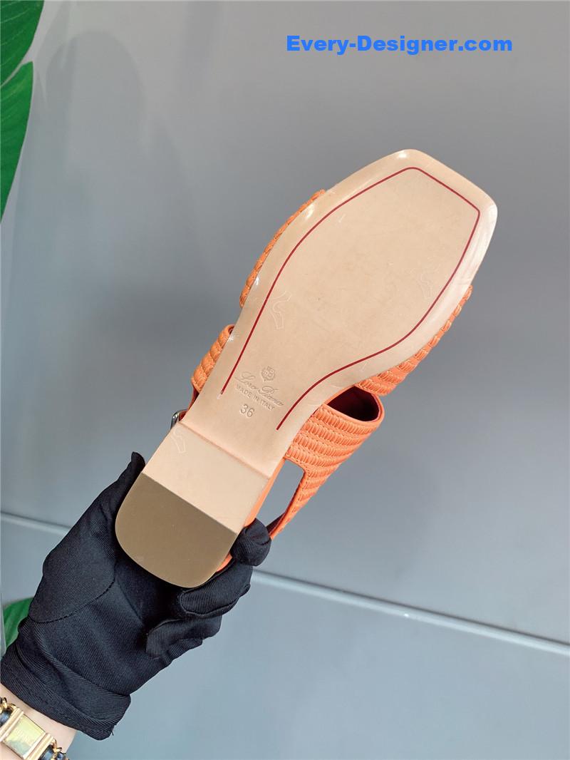 L0r0 P1ana’s new flat sandals