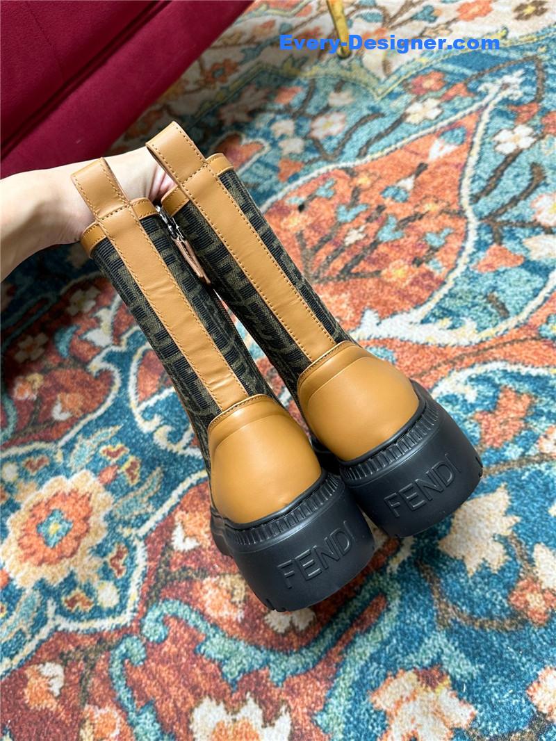 F**di new presbyopia lace-up martin boots