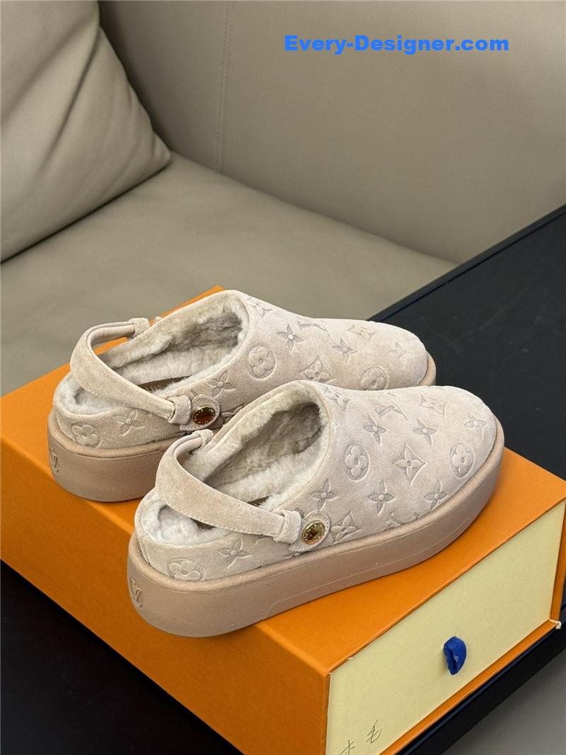 l0vis Vvtt0n lv platform slippers
