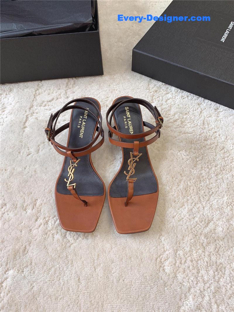 Y51 kitten heel sandals