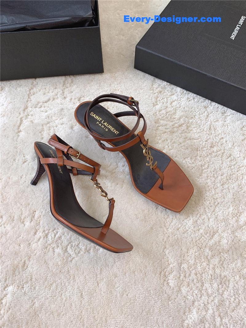 Y51 kitten heel sandals