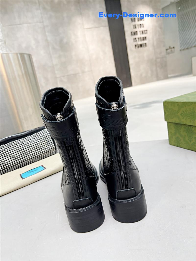 Gvc*1 black leather microGvc*1ssima ankle boots