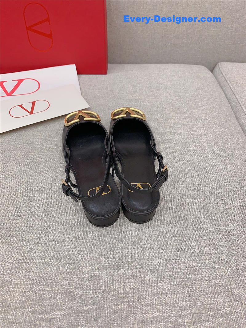Va1e*ntin0 new square toe low heel shoes