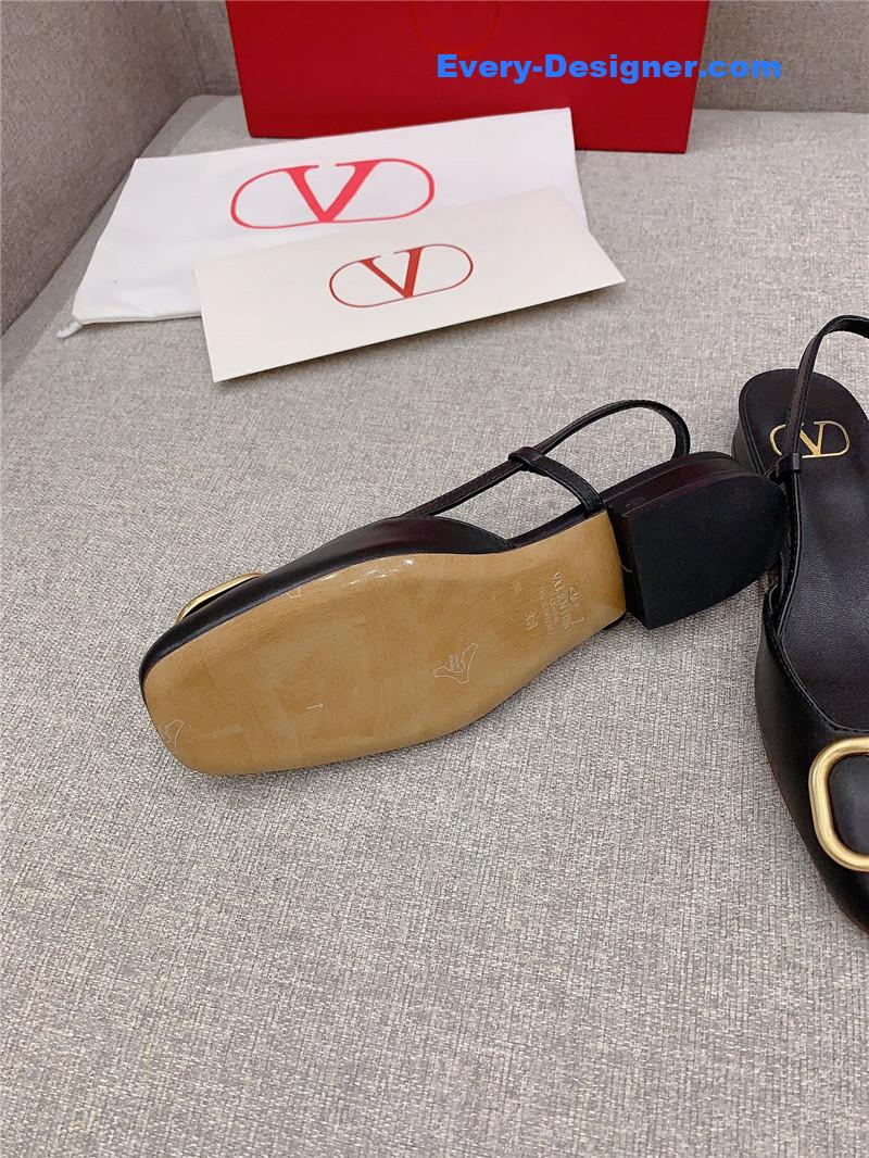 Va1e*ntin0 new square toe low heel shoes