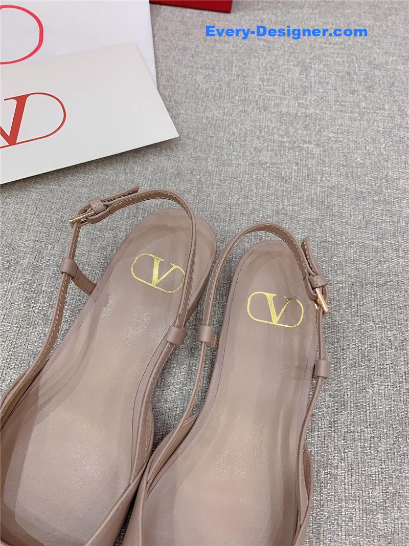 Va1e*ntin0 new square toe low heel shoes