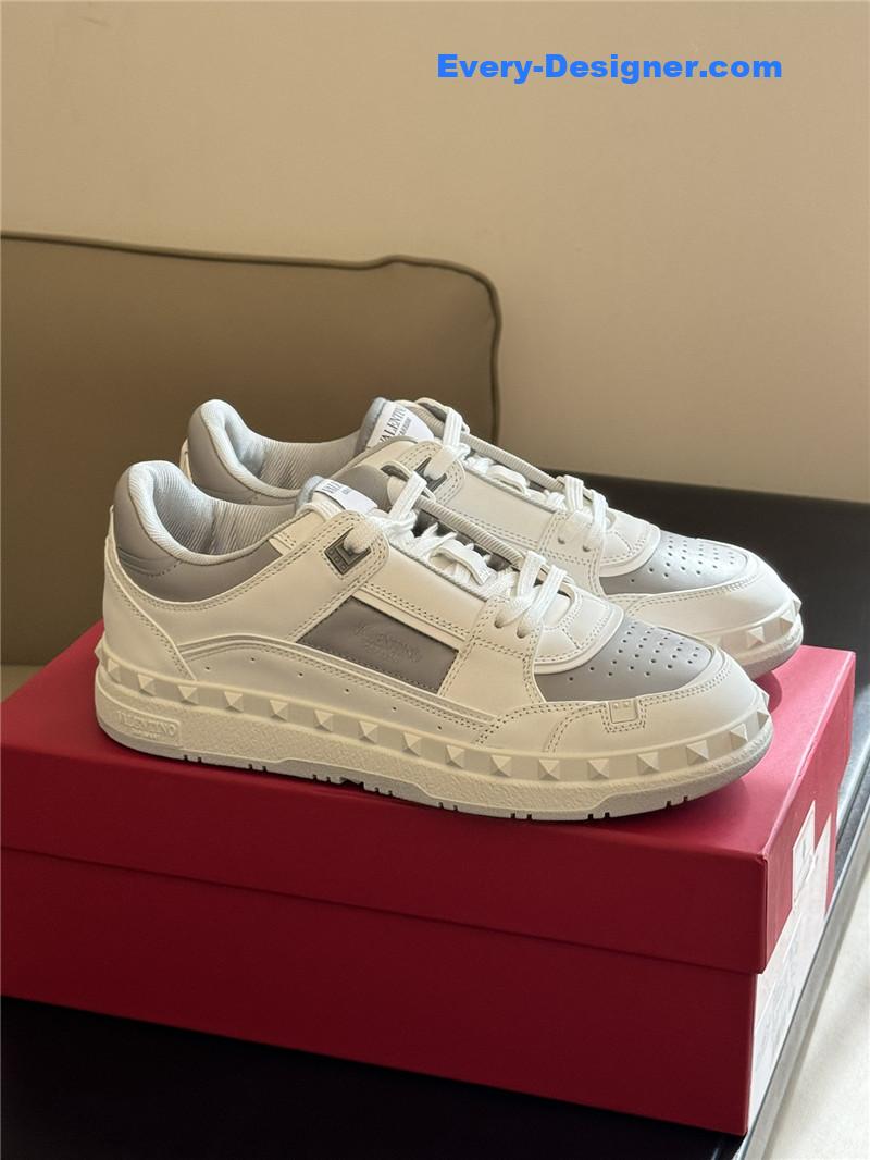 Va1e*ntin0 couple sneakers
