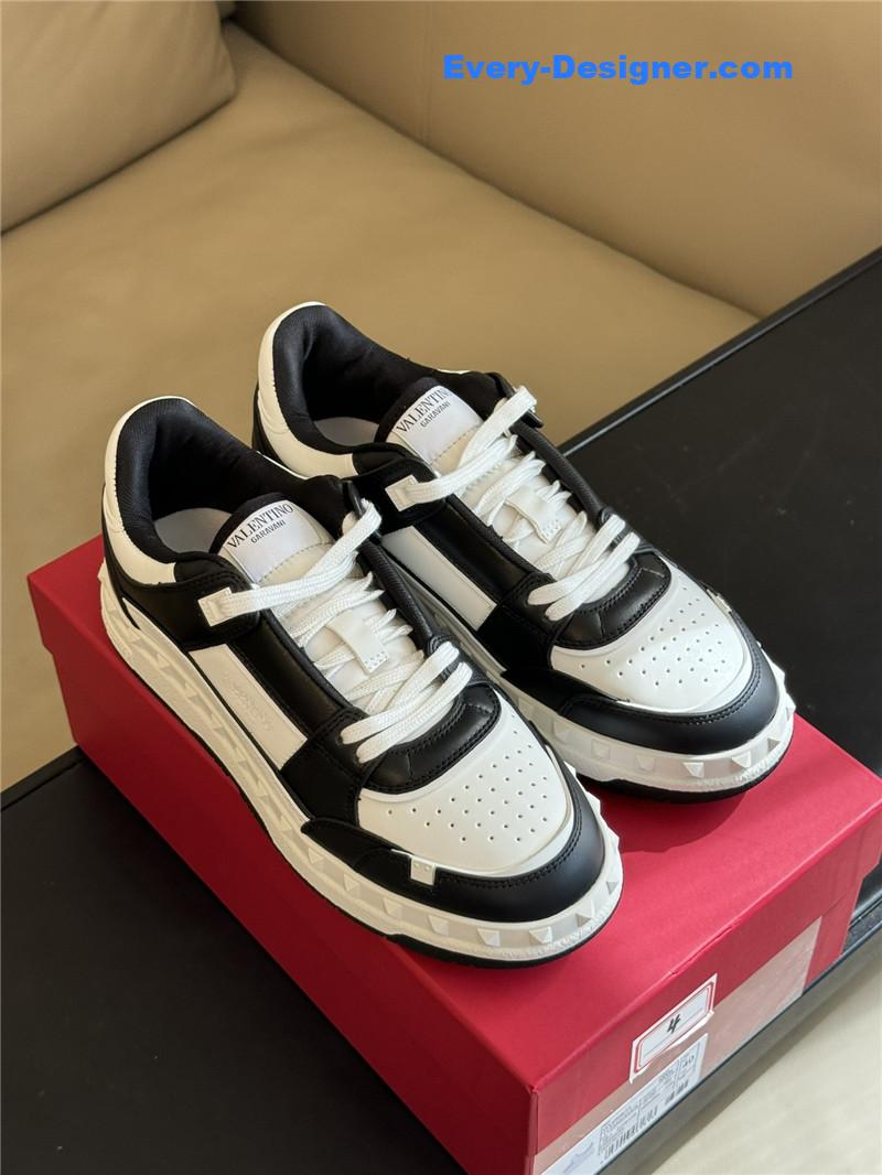 Va1e*ntin0 couple sneakers