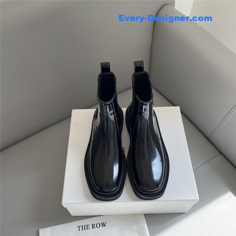 The R0w black elastic ranger chelsea boots
