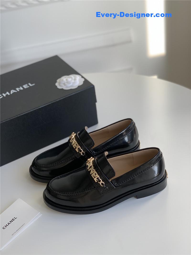 Ch**el classic letter chain loafers