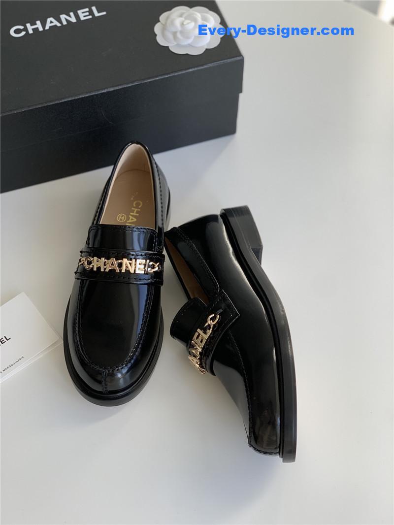Ch**el classic letter chain loafers