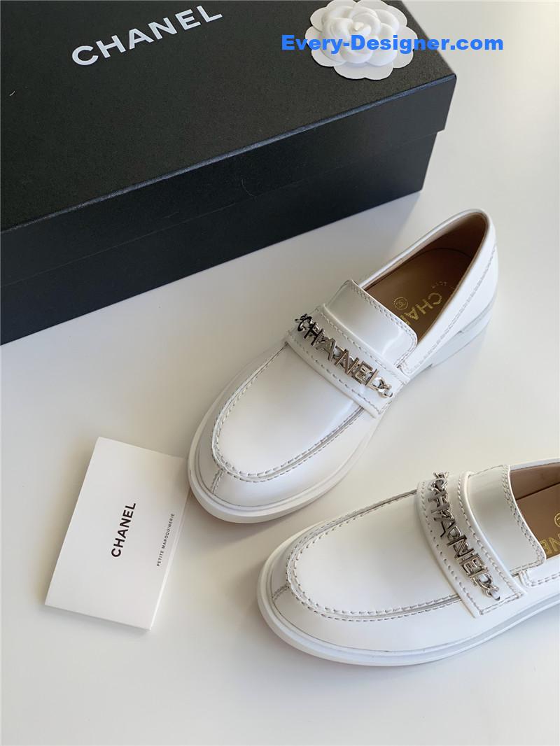 Ch**el classic letter chain loafers