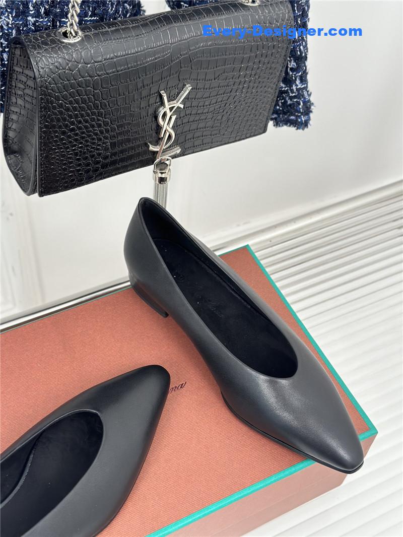 L0r0 P1ana retro witch flats