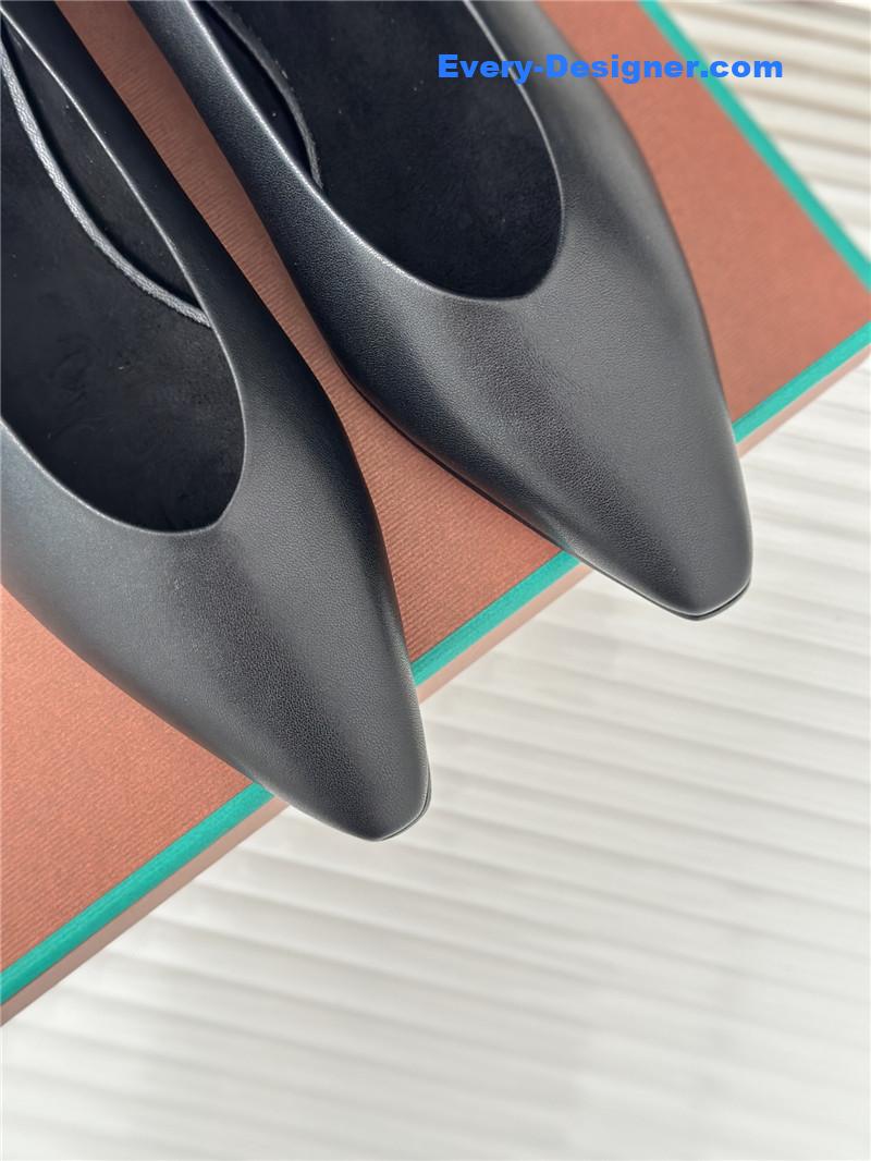 L0r0 P1ana retro witch flats