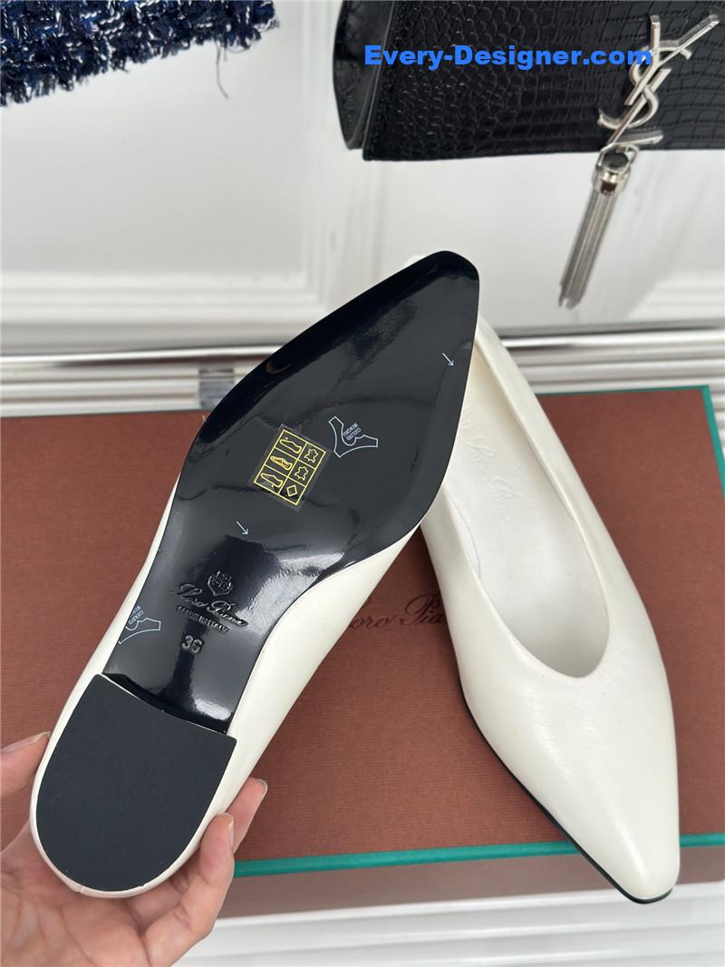 L0r0 P1ana retro witch flats