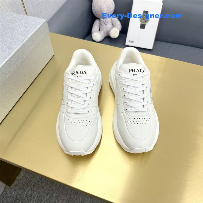Pra*a new casual shoes