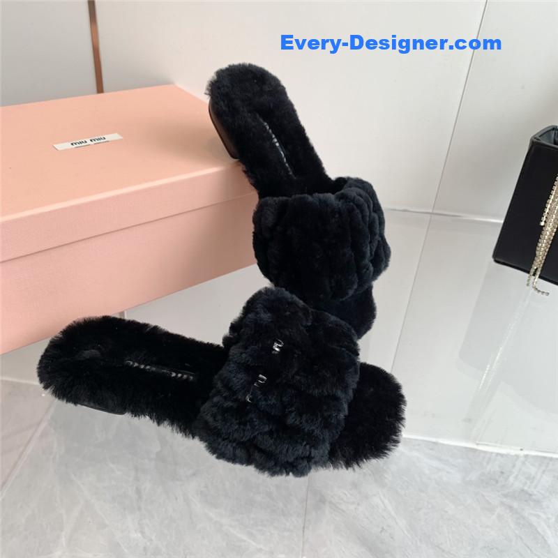 M1um1u new flat wool slippers