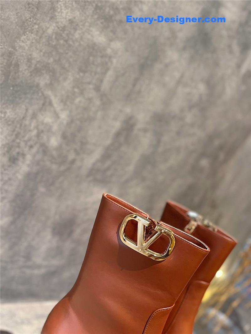 Va1e*ntin0 vlogo brown calfskin ankle boots