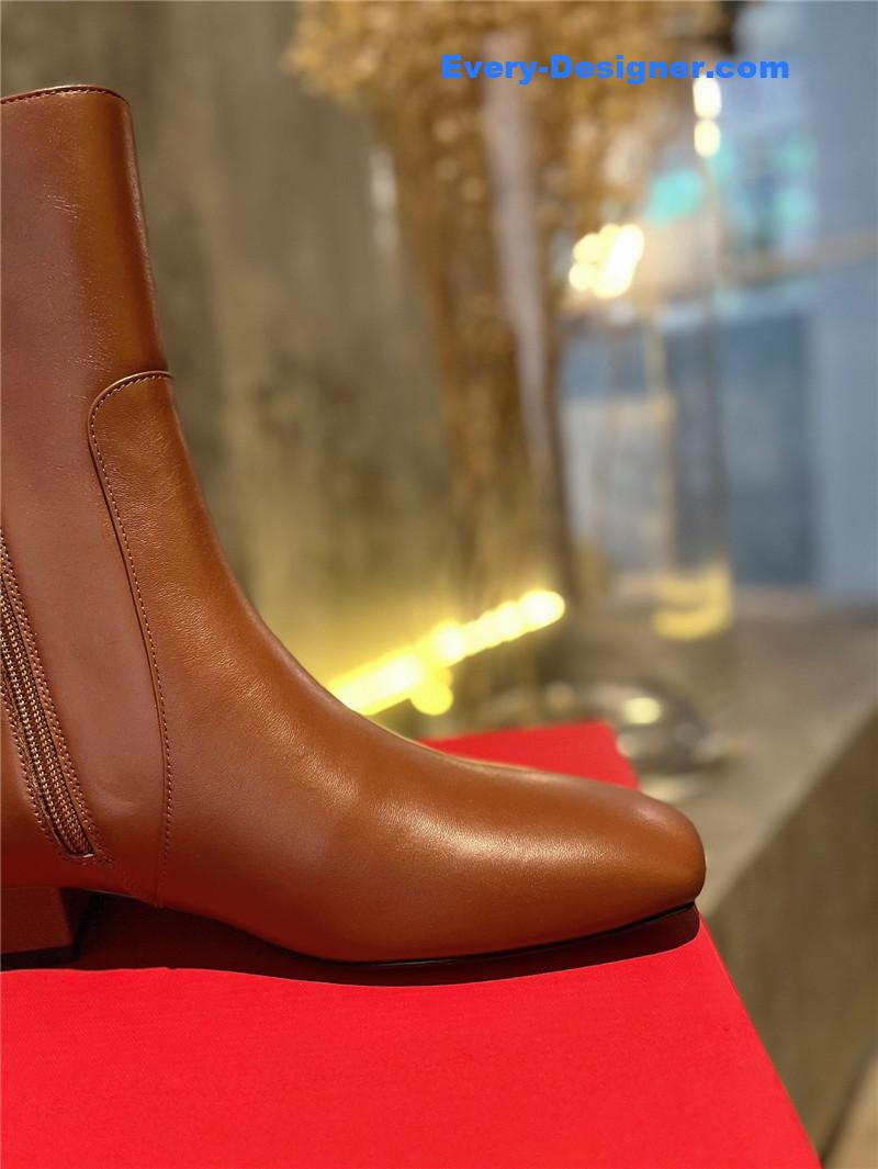 Va1e*ntin0 vlogo brown calfskin ankle boots
