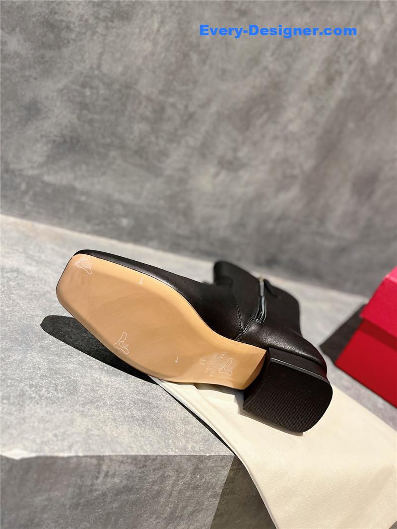 Va1e*ntin0 vlogo black calfskin ankle boots