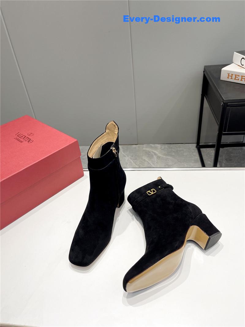 Va1e*ntin0 garavani 60mm suede ankle boots